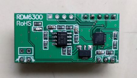 An RDM6300 module.